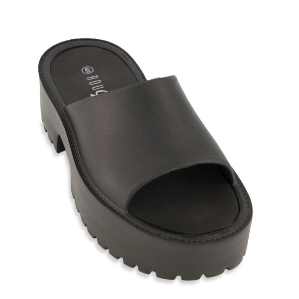 Ladie's black platform sandals sz 8